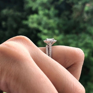 Bague de fiançailles en moissanite à taille ronde et pavée de halo de 1,5 ct