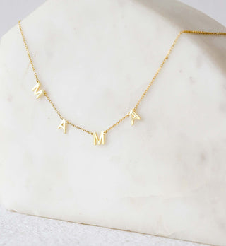 Collier en or avec lettre « Mama » pour femme