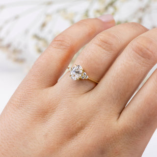 Bague de fiançailles en diamants moissanites à taille ovale pour elle 