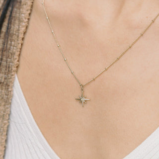 Collier avec diamants en moissanite North Star à taille ronde de 0,10 TCW