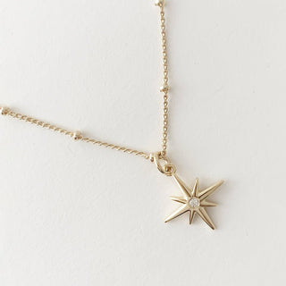 Collier avec diamants en moissanite North Star à taille ronde de 0,10 TCW