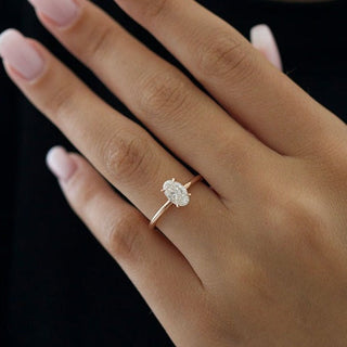 Anillo de compromiso solitario con diamante de moissanita de cuatro puntas ovalado de 1,70 ct