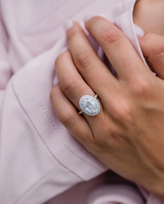 Bague de fiançailles avec diamants pavés et moissanite ovale à double halo de 4,0 ct