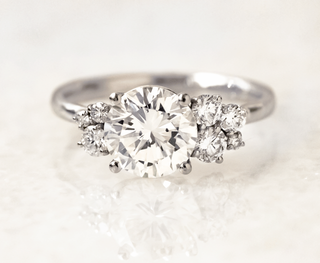 1.0CT Round Cut Cluster Moissanite Engagement Ring - ELITE CARAT