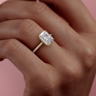 Bague de fiançailles en moissanite à taille radiante et sertie d'un solitaire pavé de 2,0 ct