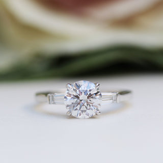 2.0CT Round Brilliant Cut Moissanite Baguette Diamond Engagement Ring - ELITE CARAT