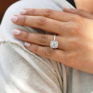 Bague de fiançailles halo de diamants en moissanite ronde sertie cathédrale de 1,75 ct pour femme