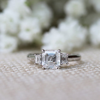 Bague de fiançailles solitaire en diamant et moissanite à trois pierres Asscher de 1,0 ct 