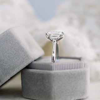 Bague de fiançailles à trois pierres avec diamants en moissanite taille émeraude de 2,0 ct 