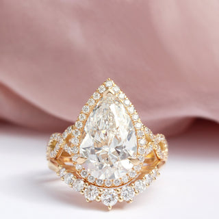 Bague de fiançailles avec halo et pavé de diamants en forme de poire de 4 carats avec clarté F-VS1