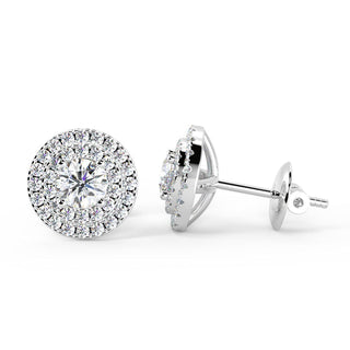 Boucles d'oreilles en or blanc avec diamants à double halo et moissanite à taille ronde