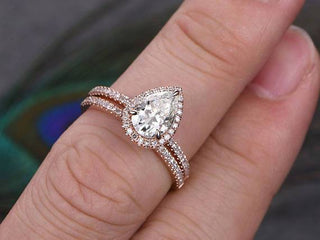 1.0 CT Pear Shaped Moissanite Halo Bridal Ring Set