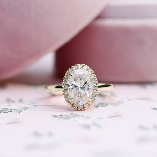 Bague de fiançailles avec halo de diamants en moissanite ovale sertie cathédrale de 2,0 ct pour elle